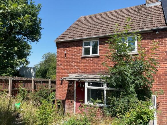 2 bed property, in 2 Charles Street, £90,000