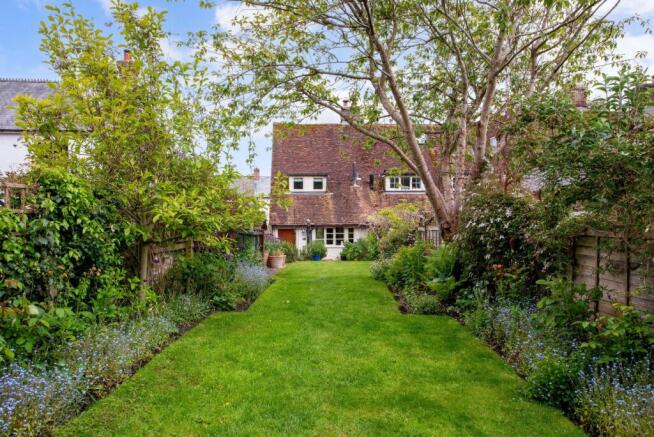 3 bed property, in High Street, £525,000
