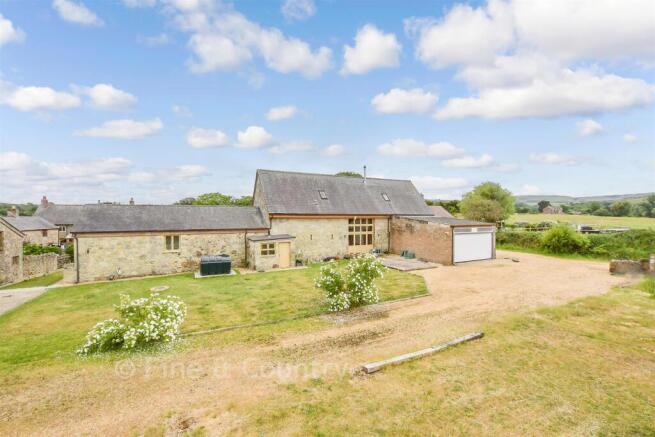7 bed property, in Ford Farm Lane, £950,000