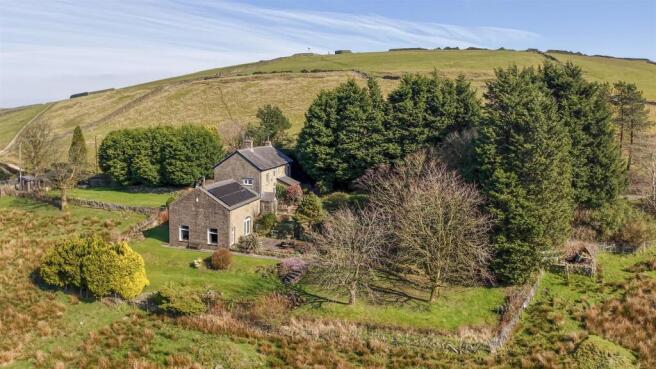 4 bed property, in Edge End Farm, £825,000