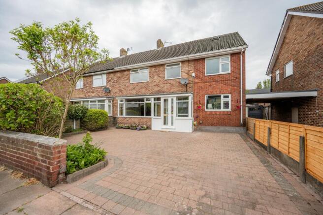 4 bed property, in Meadow Lane, £265,000