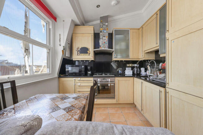 1 bed property, in Tollington Way, £350,000