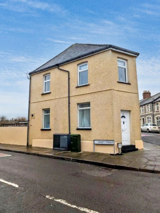 2 bed property, in Coronation Street, £145,000