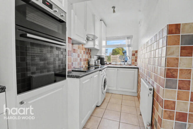 1 bed property, in Court Avenue, £375,000