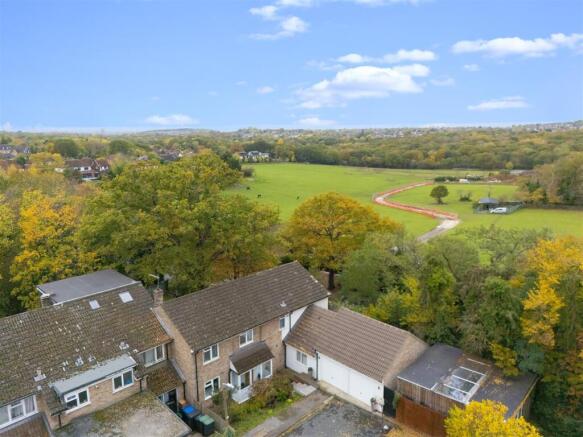 5 bed property, in Ardmore Lane, £945,000