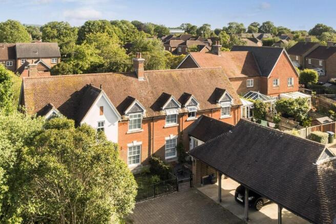 4 bed property, in Fawn Rise, £550,000