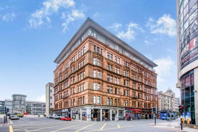 1 bed property, in 136, £125,000