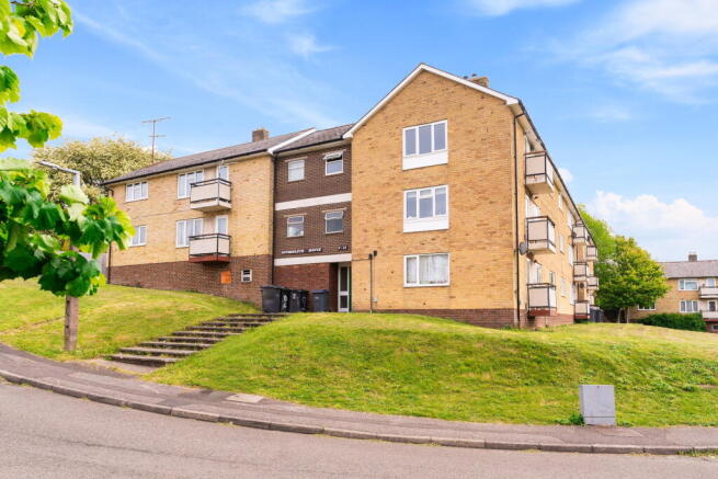 2 bed property, in Auchinleck House, £140,000
