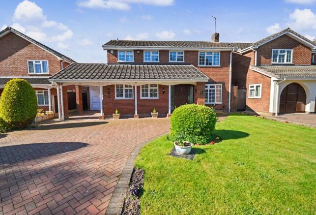 4 bed property, in Saxon Court, £675,000