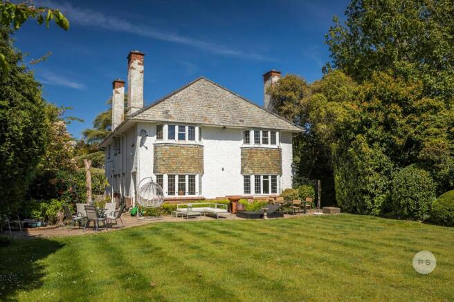 5 bed property, in Lawrence Drive, £1,500,000