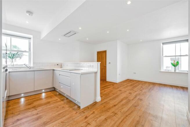 2 bed property, in Market Street, £195,000