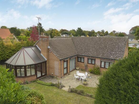 4 bed property, in Ludlow Lane, £700,000