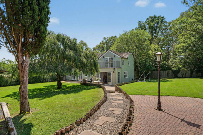 4 bed property, in Aldenham WD6, £1,295,000