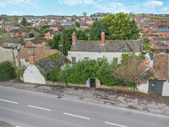 8 bed property, in Online Auction, £350,000