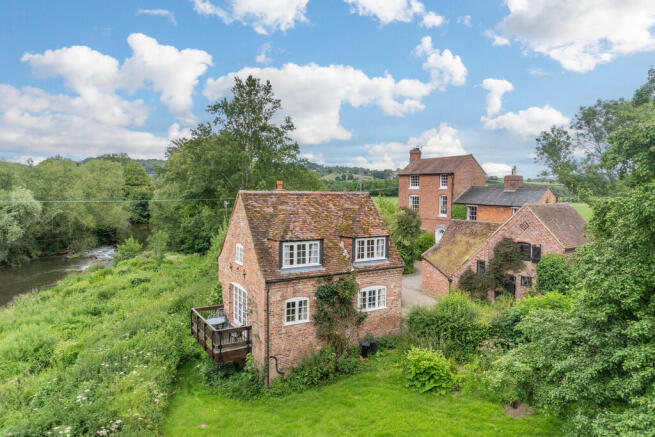 4 bed property, in Eardiston, £700,000
