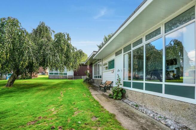 2 bed property, in 30 Kings Chalet Park, £70,000