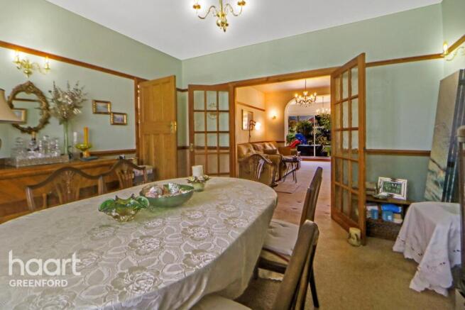 4 bed property, in Alleyn Park, £900,000