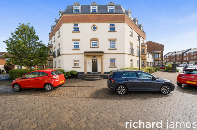 2 bed property, in Redhouse, £180,000