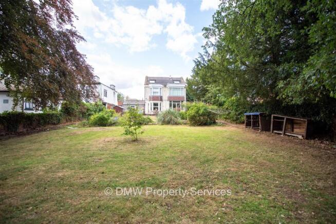 6 bed property, in Villa Road, £590,000