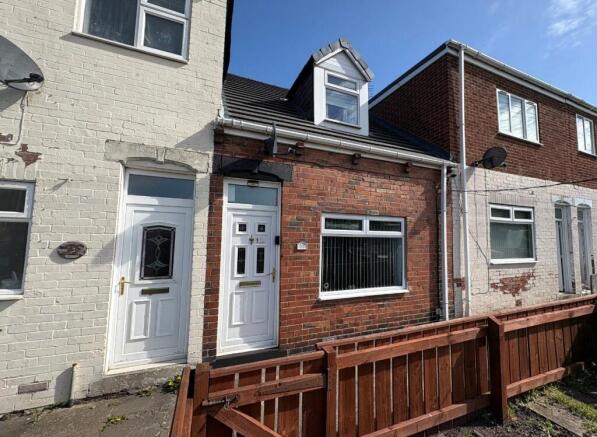 2 bed property, in Ewe Hill Terrace, £70,000
