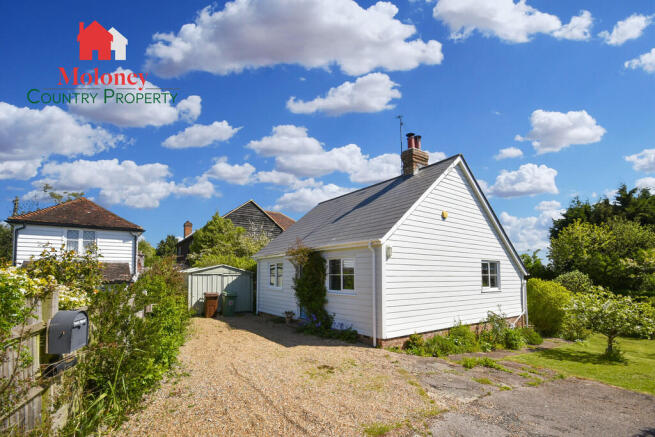 2 bed property, in Iden Green, £450,000