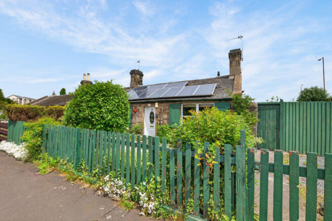 3 bed property, in 45 Old Burdiehouse Road, £250,000