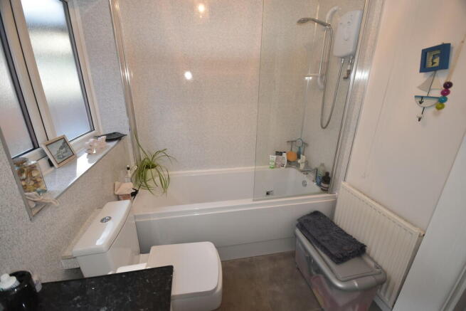 4 bed property, in Green Lane, £220,000