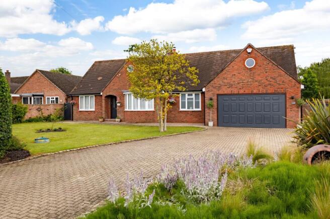 5 bed property, in Bedford Road, £750,000