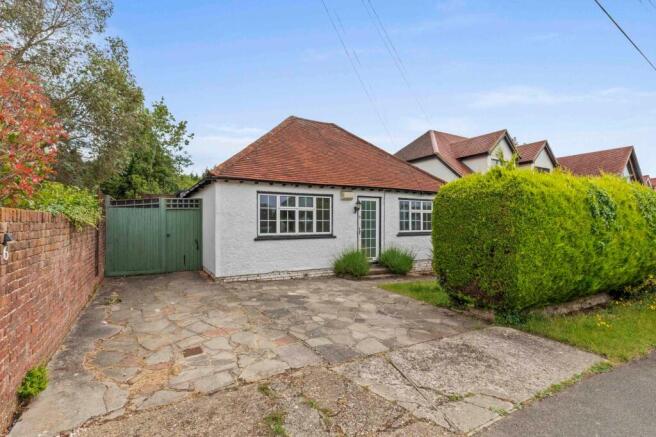 2 bed property, in Howard Crescent, £650,000