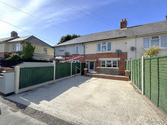 2 bed property, in Norfolk Road, £200,000