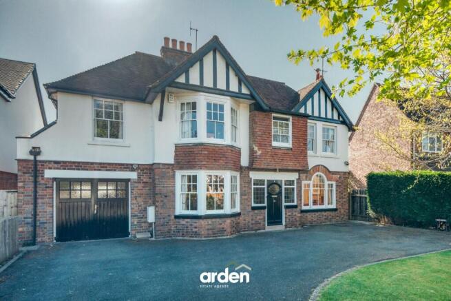 5 bed property, in Beech Avenue North, £850,000