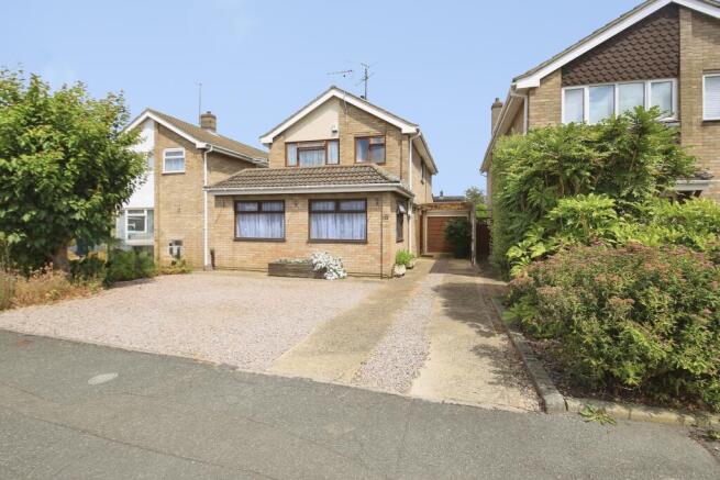 4 bed property, in Ainsdale Drive, £400,000
