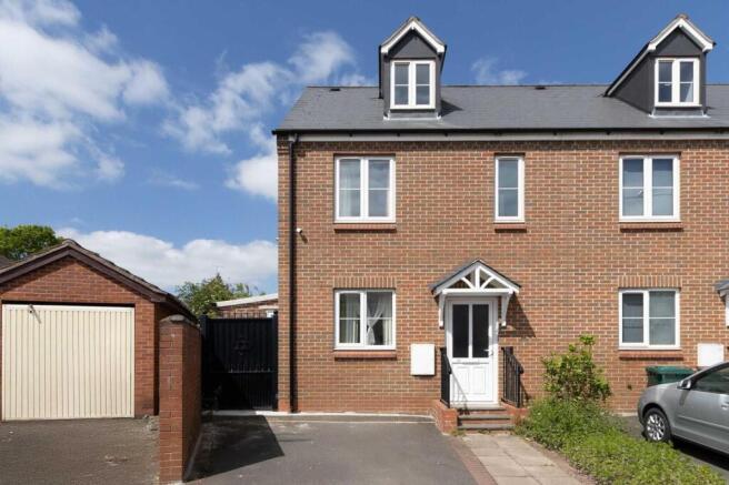 3 bed property, in Sheriff Avenue, £285,000