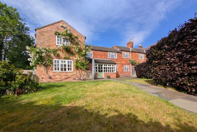 4 bed property, in West End, £625,000