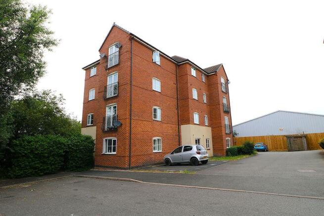 2 bed property, in Water Reed Grove, £65,000