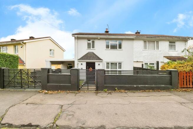 3 bed property, in Brocket Way, £575,000