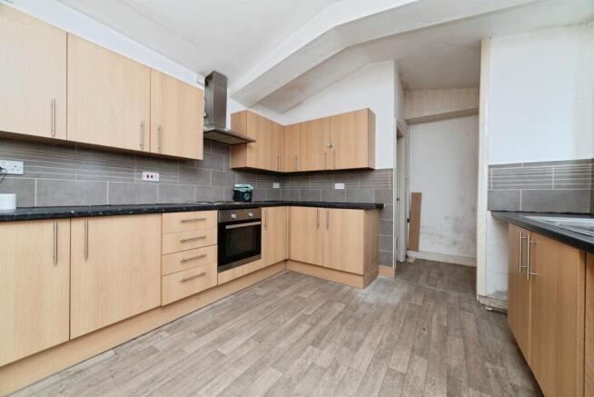3 bed property, in Cholmley Street, £80,000
