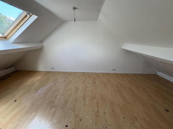 2 bed property, in Leeming Lane South, £92,000