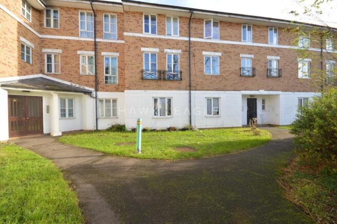 2 bed property, in Forsythia Close, £264,999