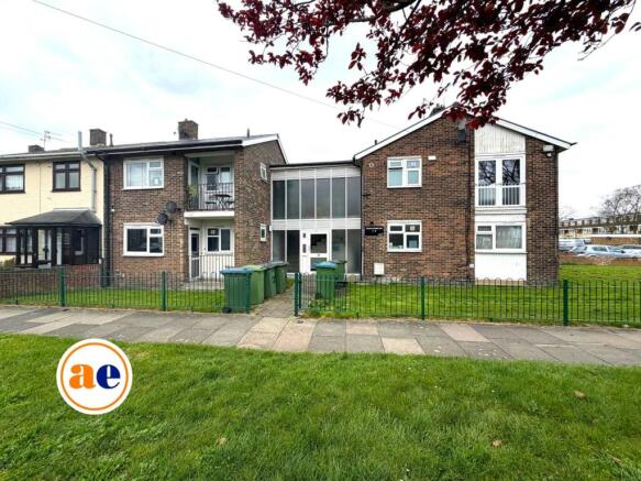 1 bed property, in Chalcombe Road, £195,000