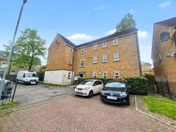 2 bed property, in Spinners Close, £32,000