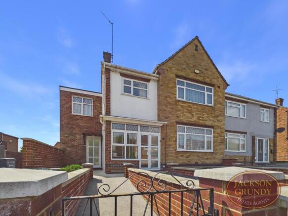 4 bed property, in Chiltern Avenue, £332,000