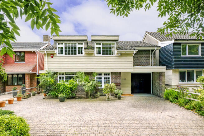 5 bed property, in Church Lane, £800,000