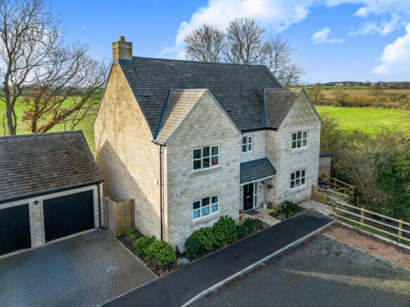 5 bed property, in Eynsham, £895,000