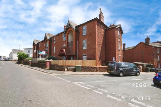 2 bed property, in Merrit Flats, £65,000