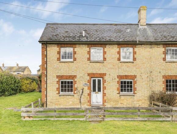 2 bed property, in 70 High Street, £250,000