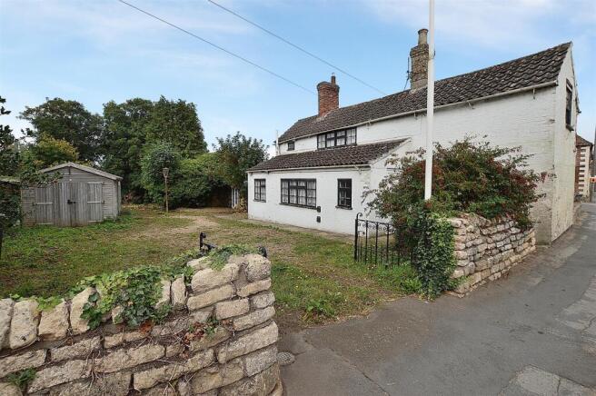 2 bed property, in Beckside, £150,000