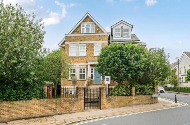 3 bed property, in Park Road, £500,000