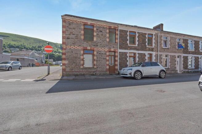 3 bed property, in Velindre Street, £120,000