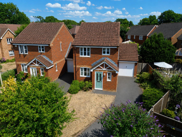 3 bed property, in Raygnoldes, £475,000